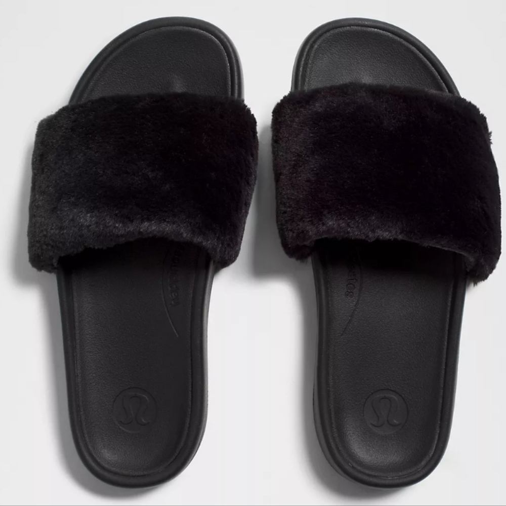 Women's Restfeel Faux Fur Slide - Picture 8 of 10